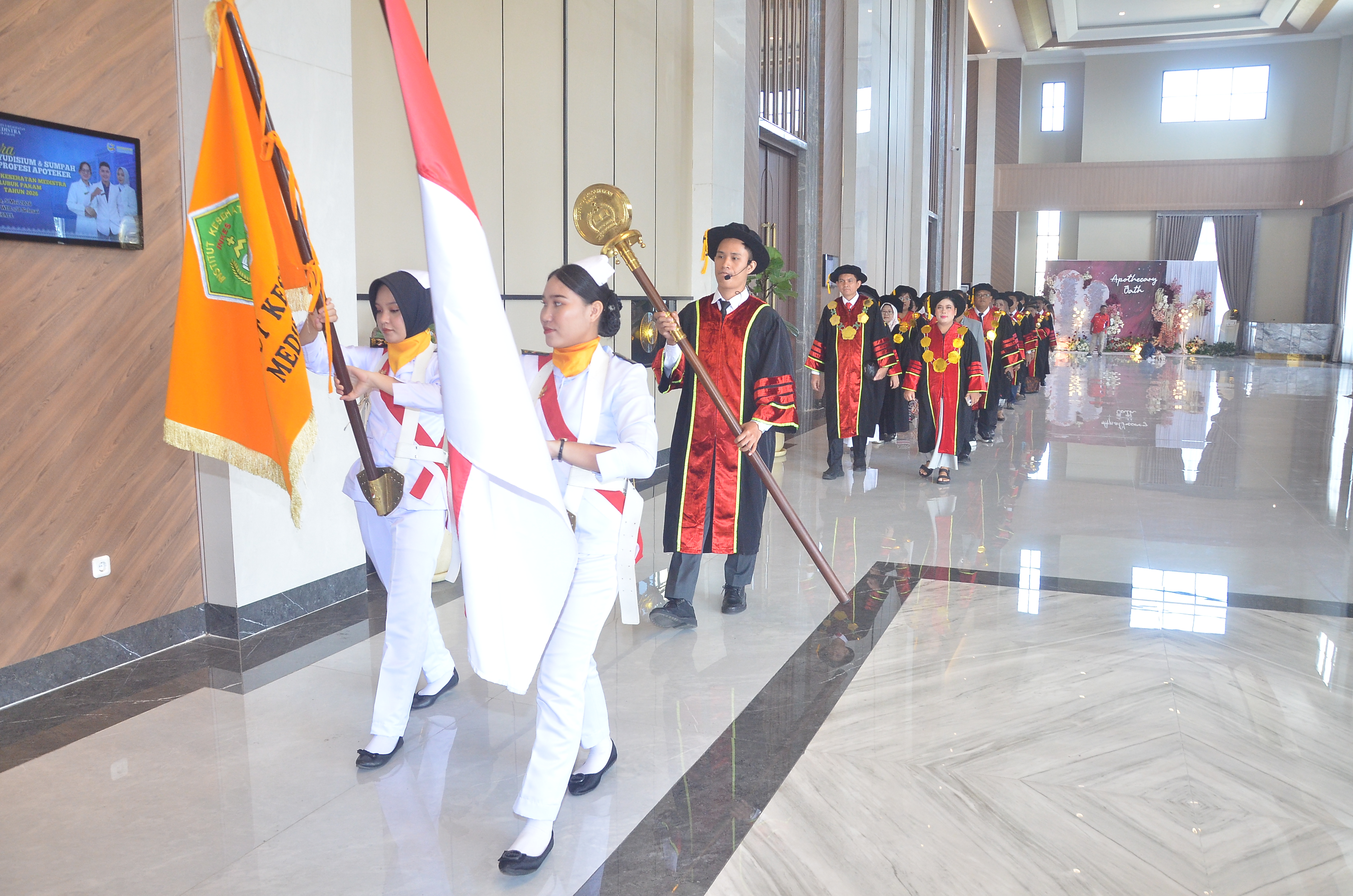 Upacara Yudisium dan Pengambilan Sumpah/Janji Apotker Ak 14