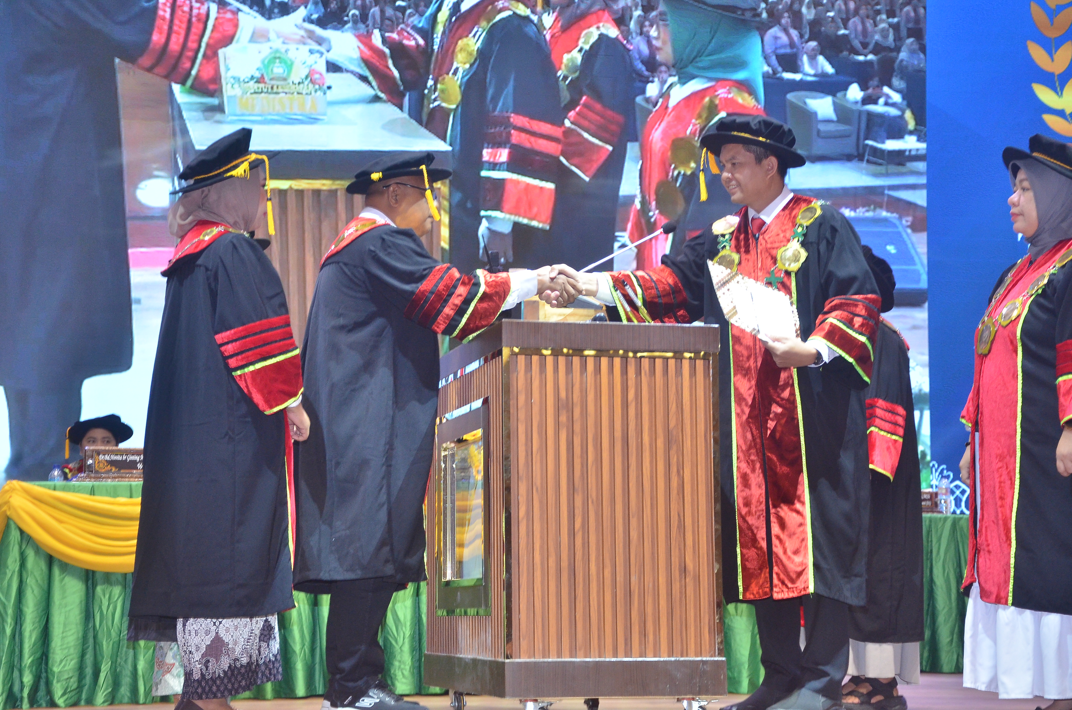 Upacara Yudisium dan Pengambilan Sumpah/Janji Apotker Ak 14