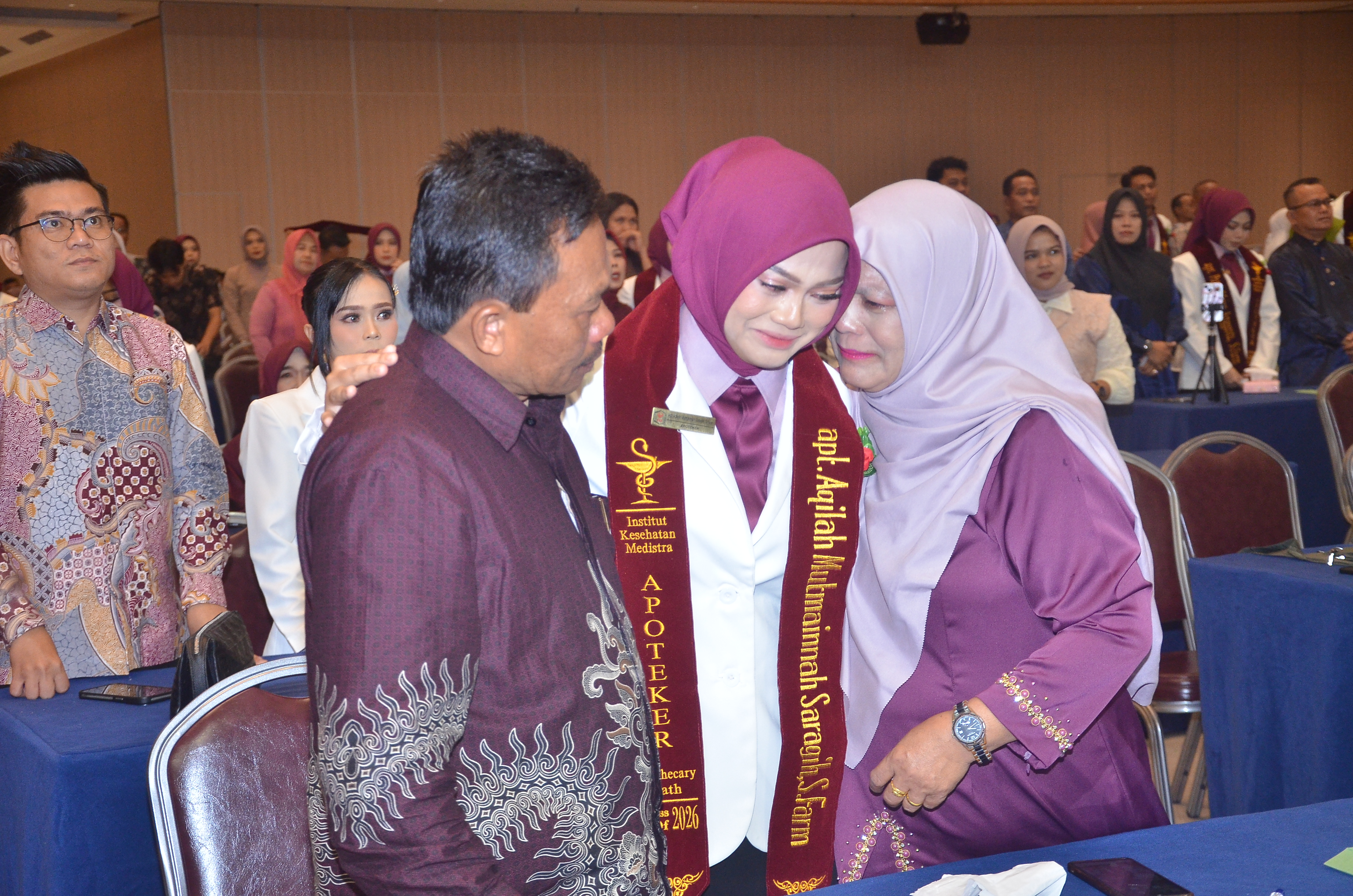 Upacara Yudisium dan Pengambilan Sumpah/Janji Apotker Ak 14