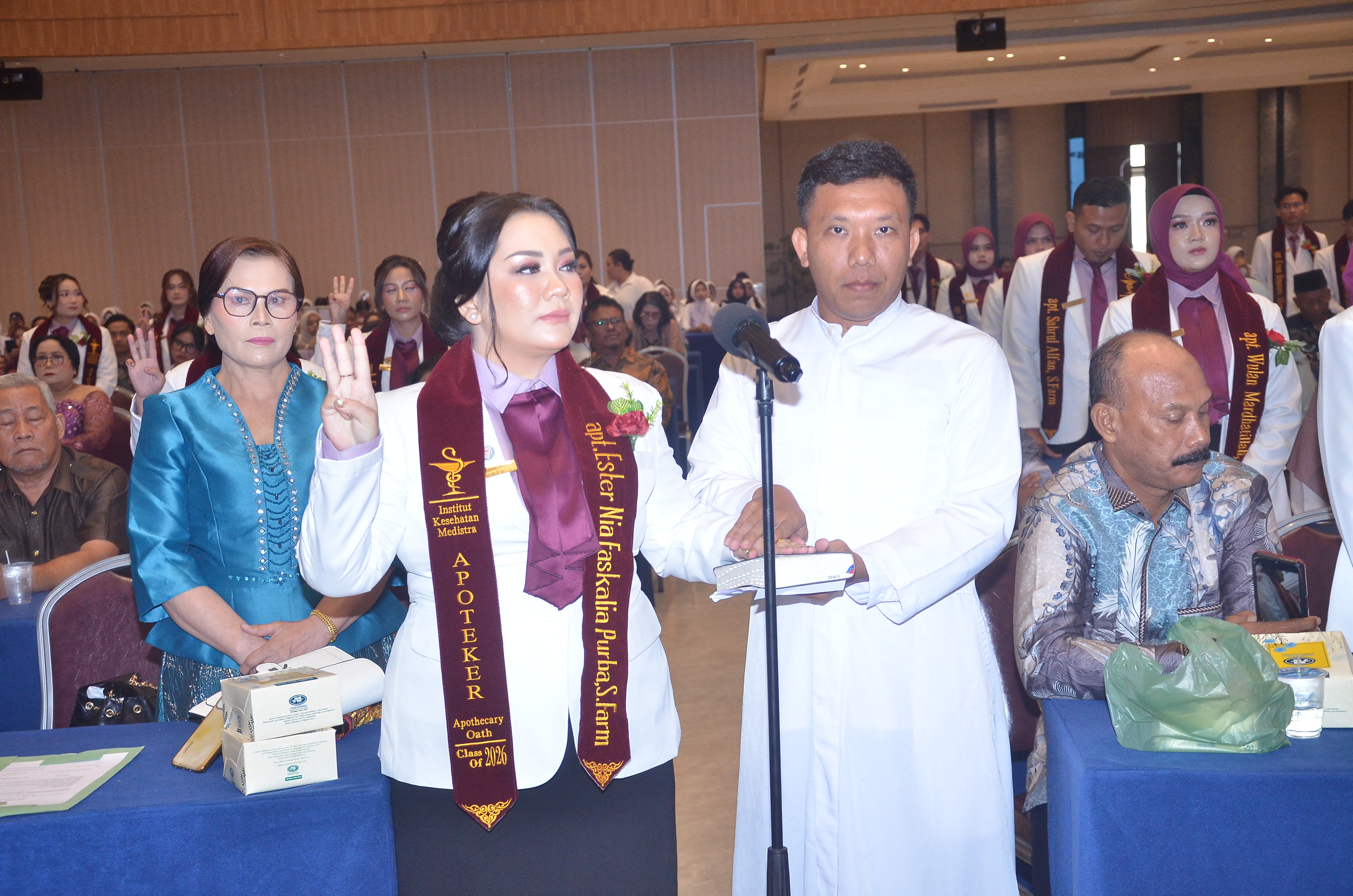 Upacara Yudisium dan Pengambilan Sumpah/Janji Apotker Ak 14