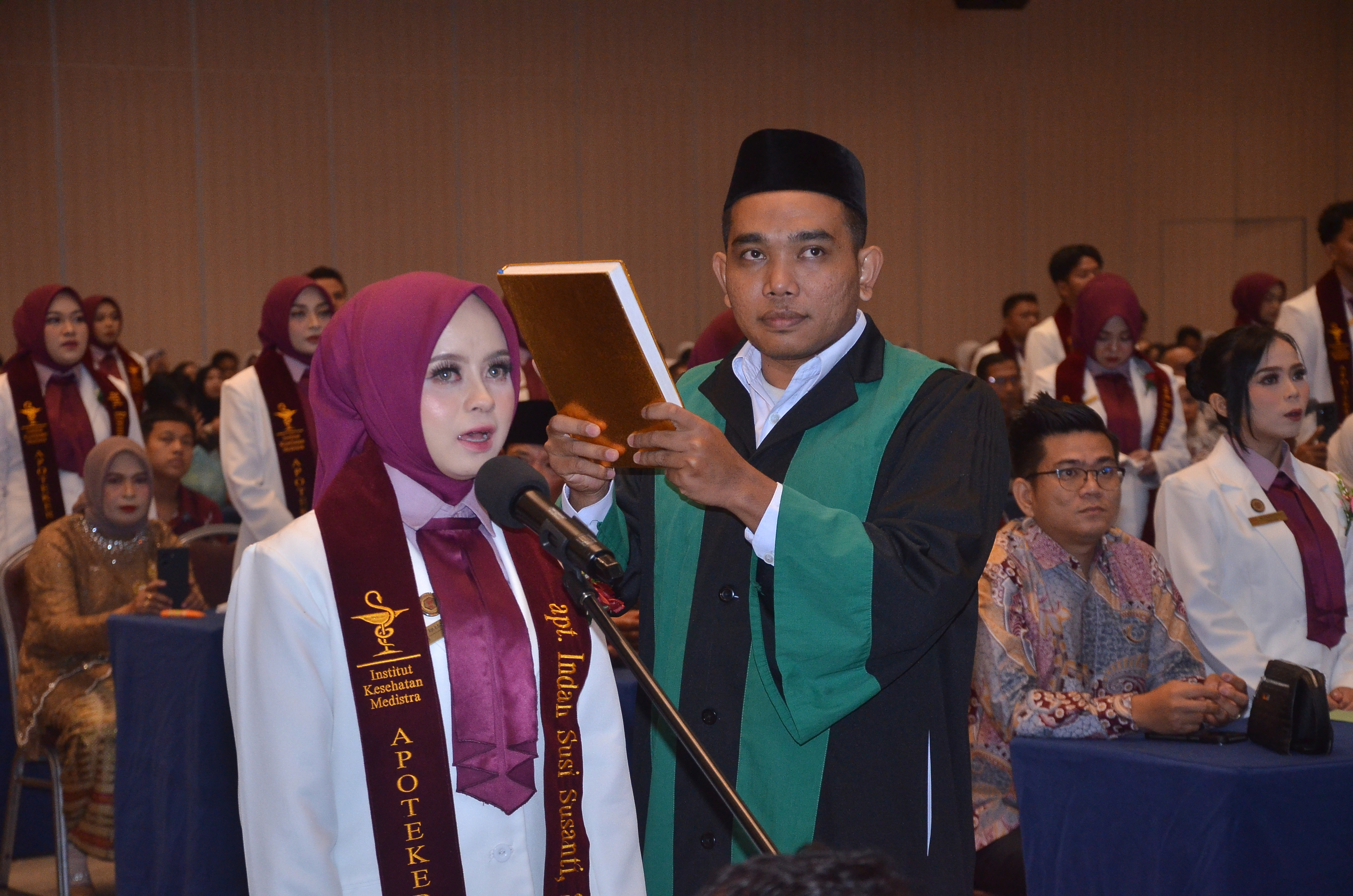 Upacara Yudisium dan Pengambilan Sumpah/Janji Apotker Ak 14