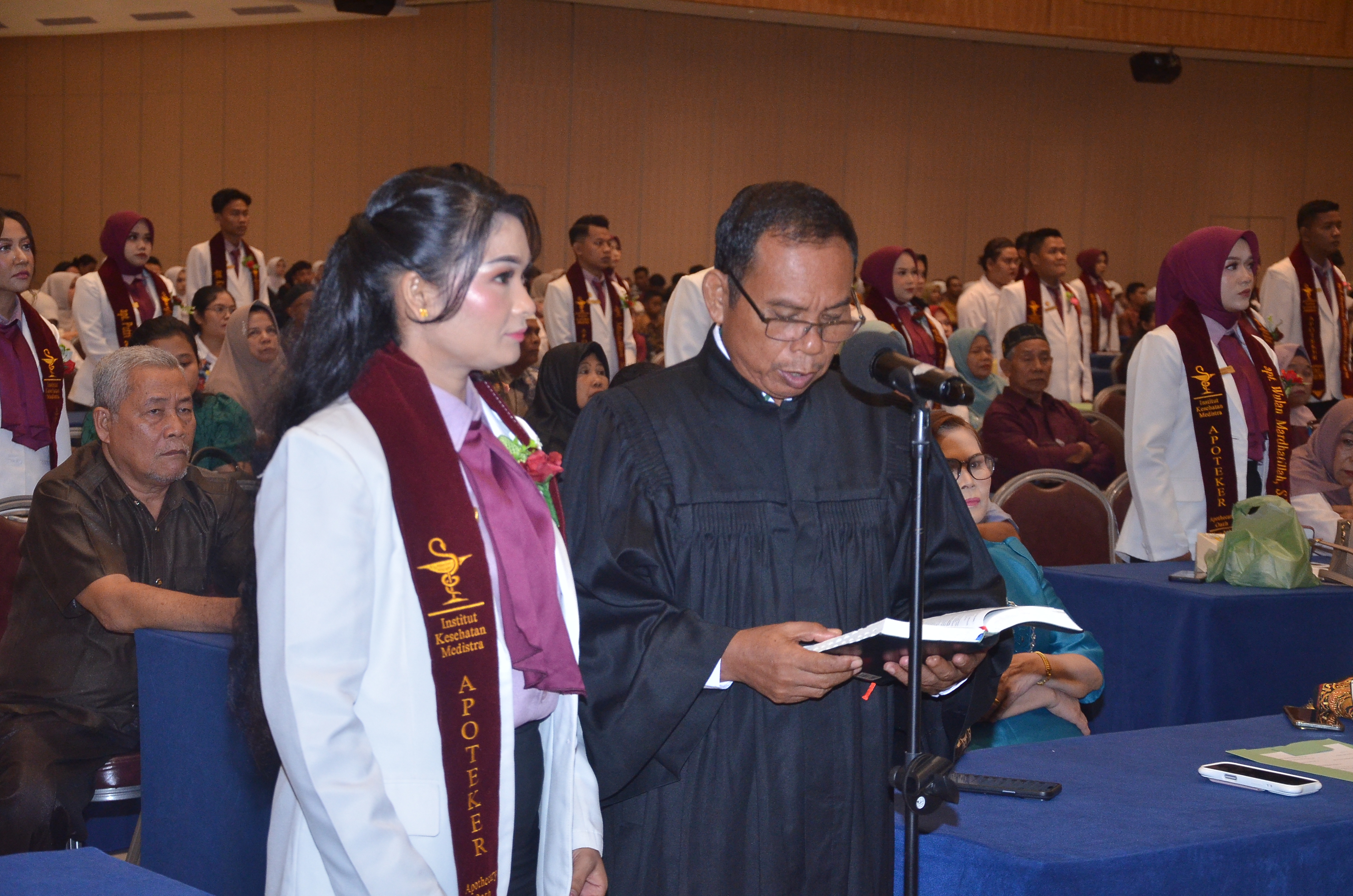 Upacara Yudisium dan Pengambilan Sumpah/Janji Apotker Ak 14