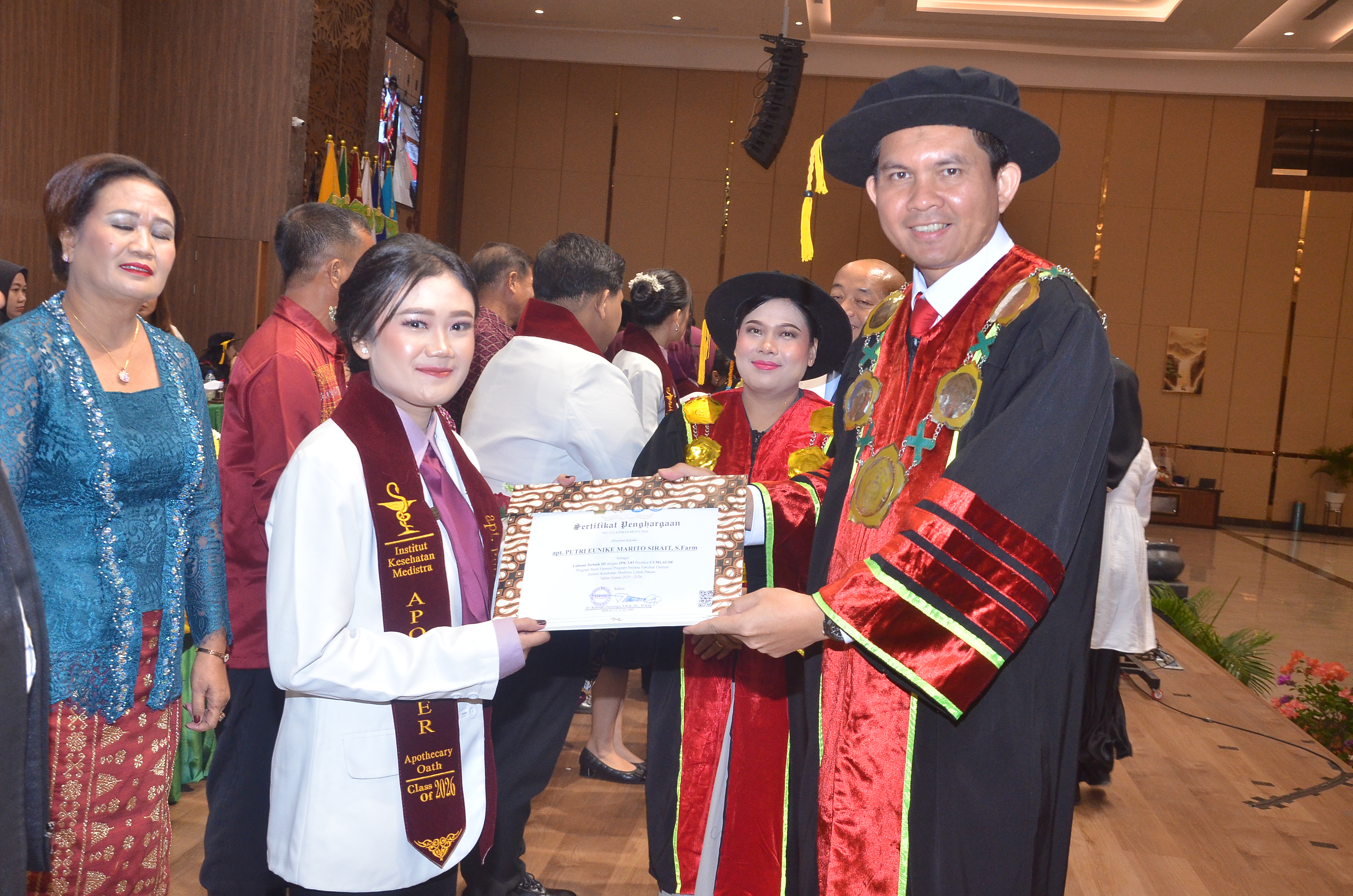 Upacara Yudisium dan Pengambilan Sumpah/Janji Apotker Ak 14