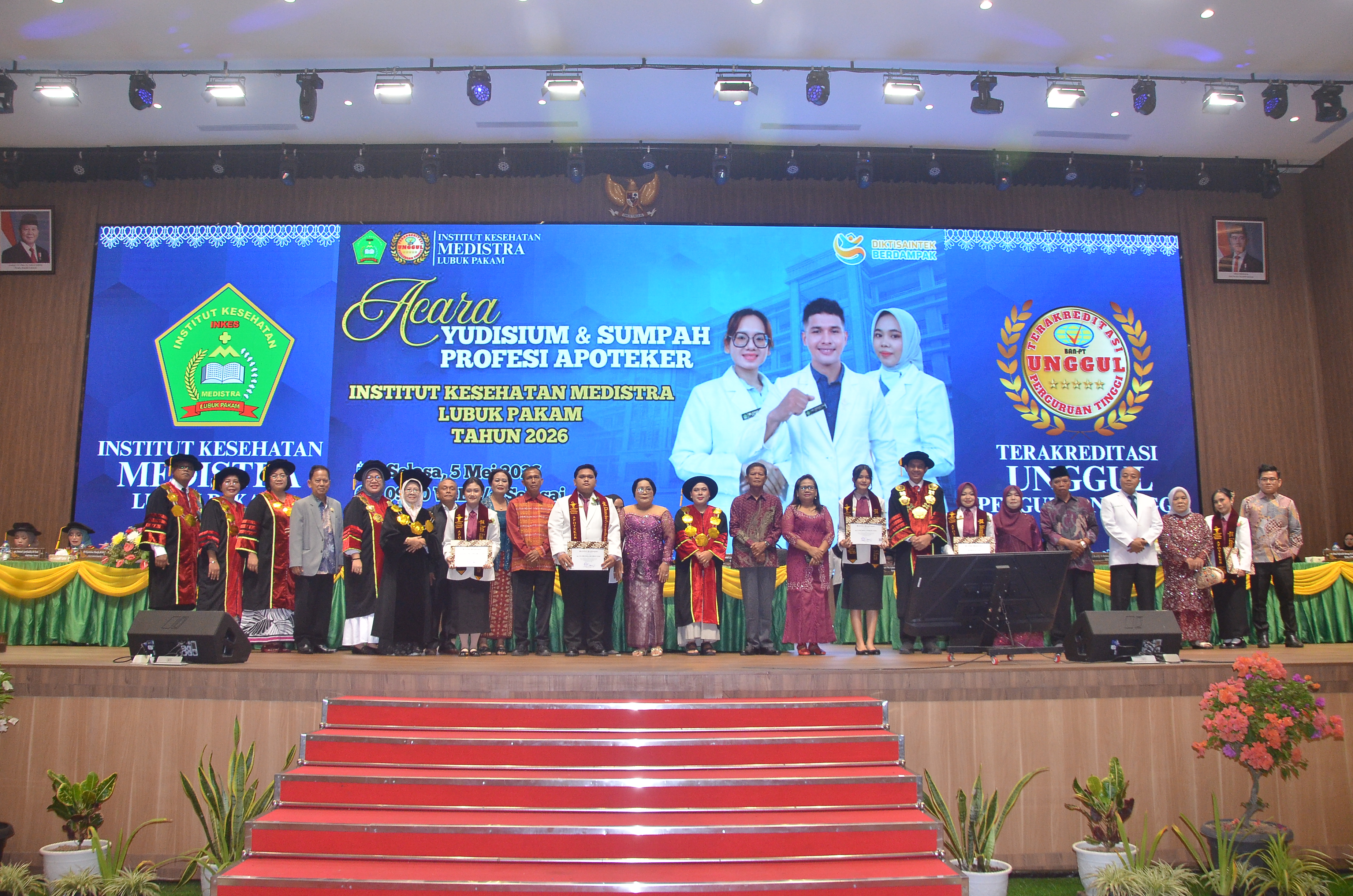Upacara Yudisium dan Pengambilan Sumpah/Janji Apotker Ak 14