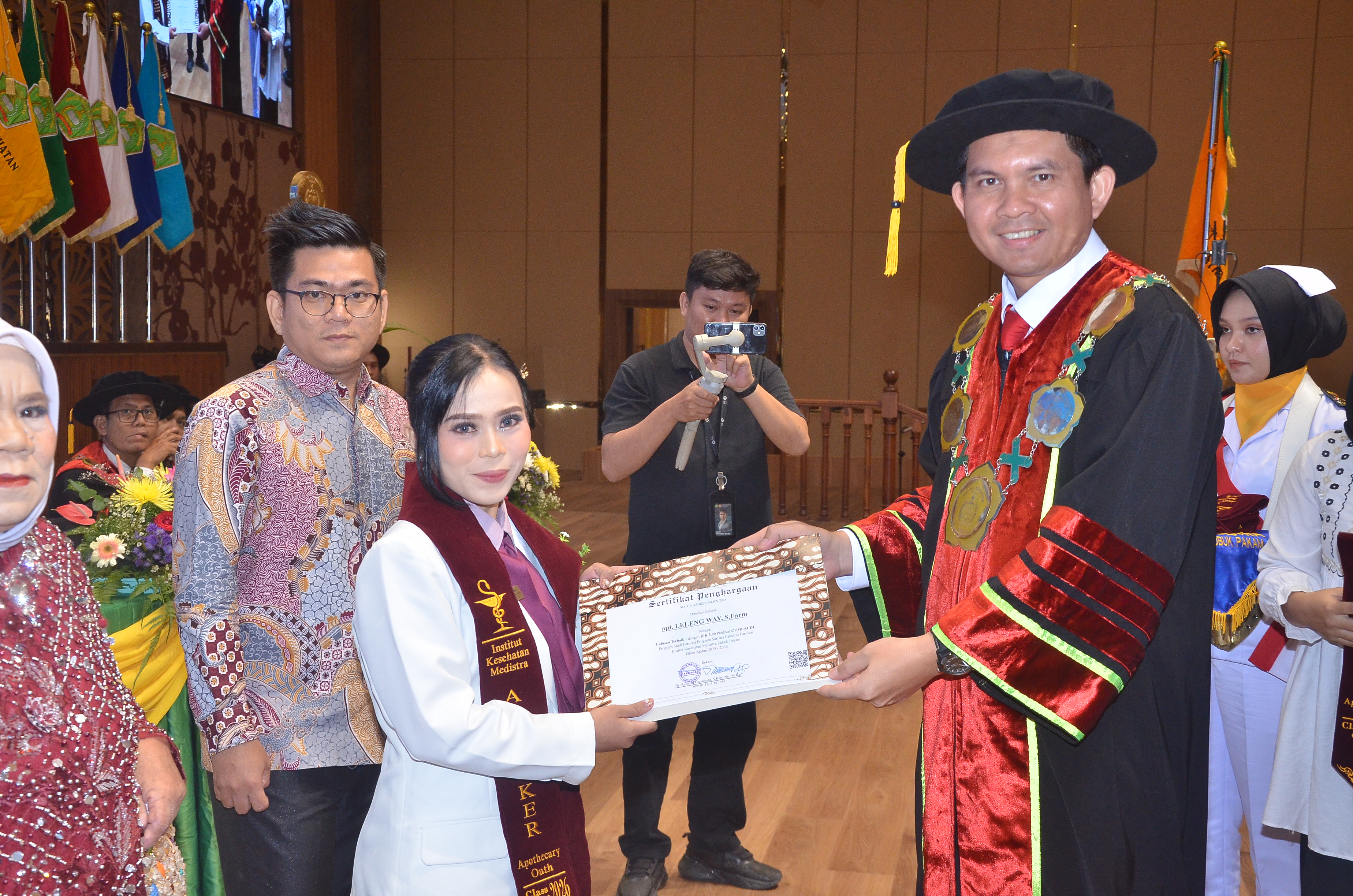 Upacara Yudisium dan Pengambilan Sumpah/Janji Apotker Ak 14